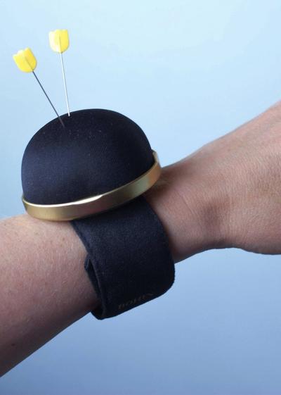 Bohin Wrist Pin Cushion-Black, Soft Strap - BERNINA Northland