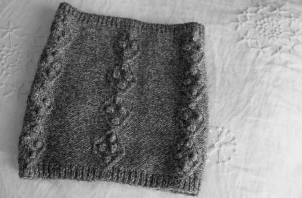 Lisa F Design Leaflet Hc11 - Mackenzie Cowl - Image 2